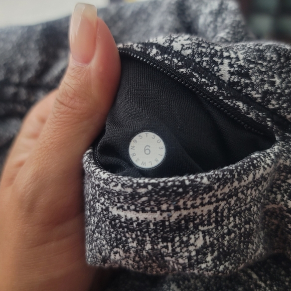 Lululemon Cypress Kiss 1/2 Zip Pullover, Size 6, Color Rush Jacquard Black White - Picture 8 of 8